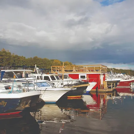 Modernes Nahe Mueritzsee In * Buchholz (Mecklenburg-Vorpommern)
